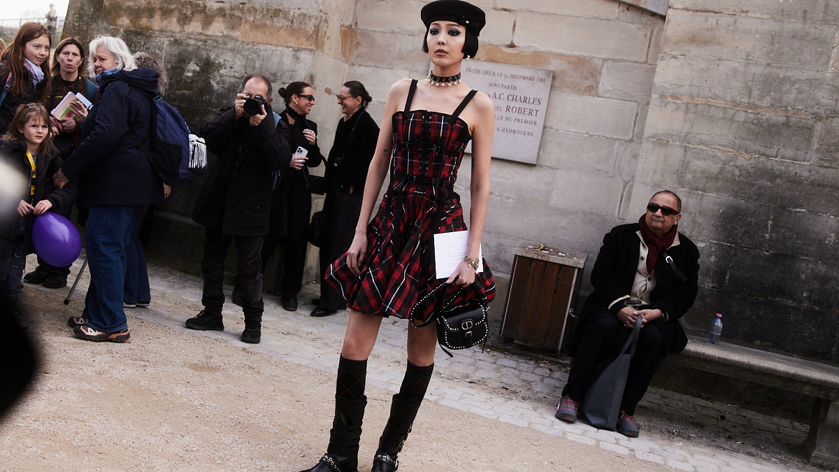 Pařížský street style: od elegance po eklektický mišmaš