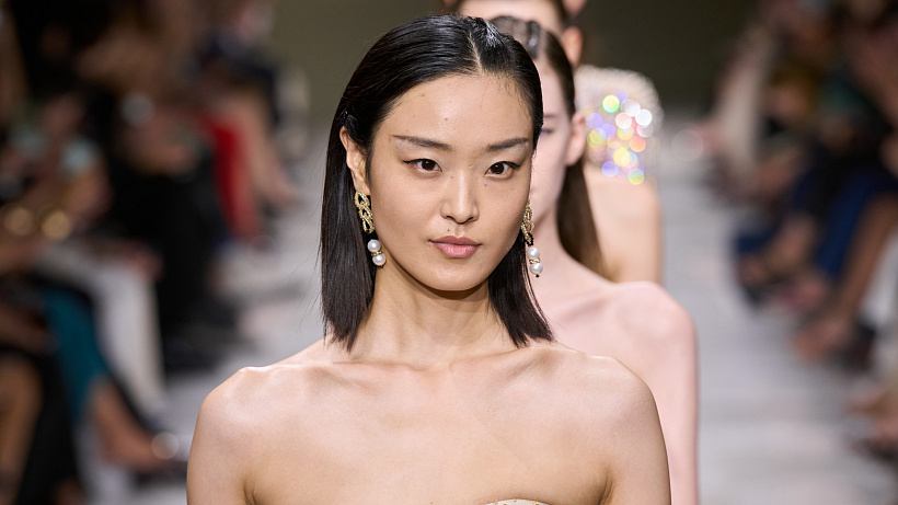 Retinoidy vs Retinol. Zní podobně, mají toho spoustu společného, ale jde o dva samostatné termíny. Který z nich je vhodný pro vaši pleť?