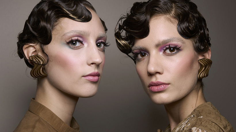 Existuje řasenka, která prodlouží krátké řasy a těm tenkým dodá objem? Ano – vše záleží na kartáčku. Pojďme si to ale vysvětlit…