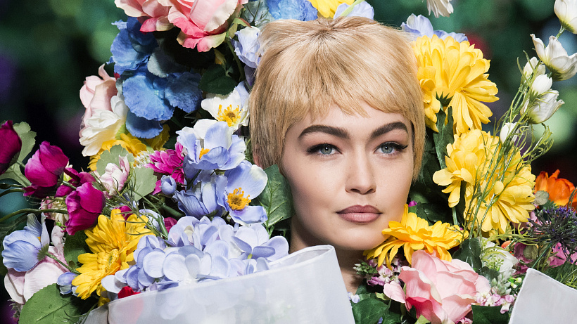 Proč je růže již více než sto let klíčovou složkou kosmetiky? Snižuje zarudnutí, posiluje bariéru pleti, eliminuje ztrátu vlhkosti a navíc může vyrovnat i hormonální nerovnováhu.