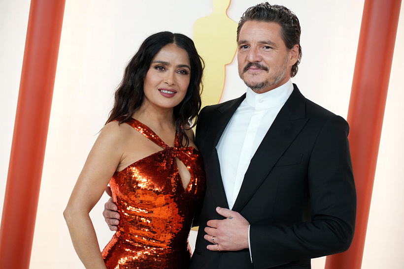 „Hollywood daddy“ Pedro Pascal a Selma Hayek na Oscarech 2023