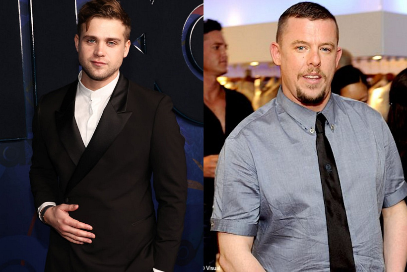 Leo Woodall jako Alexander McQueen