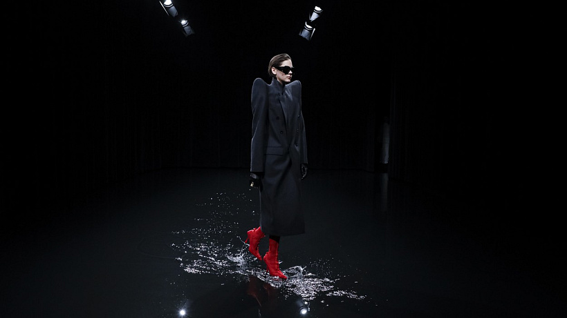 Proč pro Demnu móda (už) není zábava Aneb jak odvrácená strana „Vox populi, vox Dei“ změnila strategii domu Balenciaga o 180 stupňů…