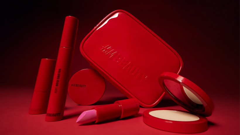 Nejnovější kolekce líčení, kterou koncem února uvedla značka H&M, cílí na rty. A protože vznikla opět ve spolupráci s vizážistou Raoúlem Alejandrem, můžete se těšit na produkty se skvělými texturami i působivým designem.