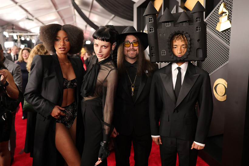 Sourozenci Willow a Jaden Smith spolu se synem Johna Lenona a Ono Ono Seanem Ono Lennonem a jeho partnerkou Charlotte Kemp Muhl
