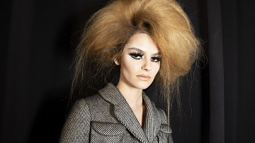 Vypadávání vlasů trápí miliony lidí na celé planetě. Na vině však není věk, ale genetika, hormony i nesprávný styling.