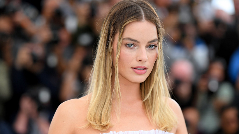 Evoluce stylu Margot Robbie a nejlepší looky australské herečky na červeném koberci.