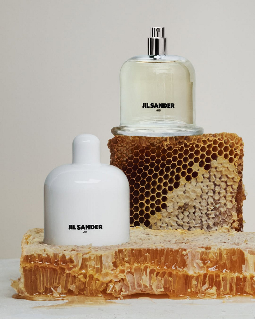 Jil Sander se ve své nové kolekci Olfactory Series 1 vydává cestou minimalistické elegance a hledání podstaty.