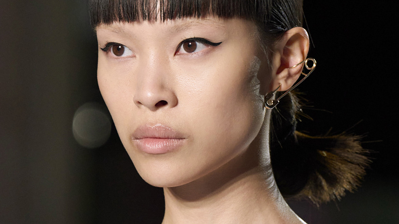 TikTok trend: Tejpování proti vráskám