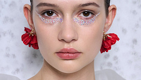 Touha po kráse přináší kromě laserového ošetření a výplní s kyselinou hyaluronovou i produkty pro domácí použití. A takzvané wrinkle patches se dostávají do vedoucí pozice.