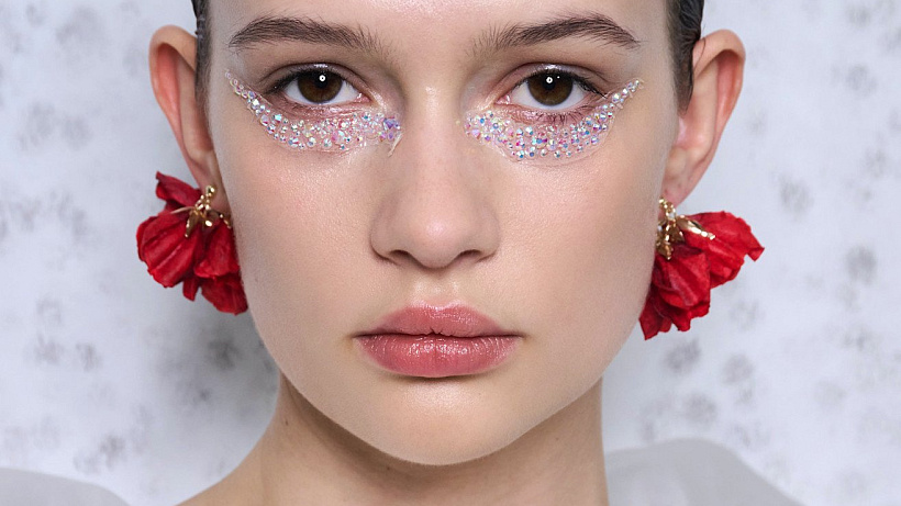 Touha po kráse přináší kromě laserového ošetření a výplní s kyselinou hyaluronovou i produkty pro domácí použití. A takzvané wrinkle patches se dostávají do vedoucí pozice.