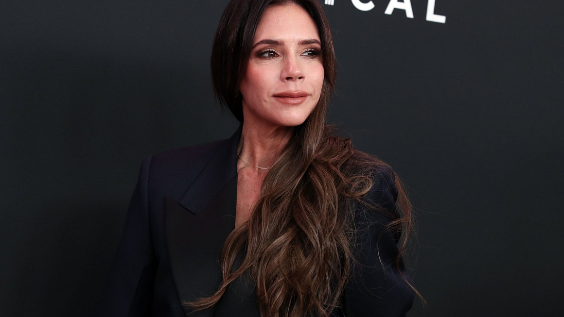 Jedna z největších současných módních ikon slaví padesátiny. Tajemství její dokonale zářivé pleti? Věrnost kvalitním kosmetickým produktům.