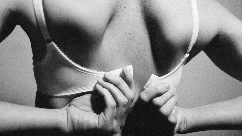 Problematika BII neboli Breast Implant Illness rezonuje v oboru plastické chirurgie čím dál hlasitěji. Je takzvaná nemoc prsních implantátů mýtus, nebo realita?