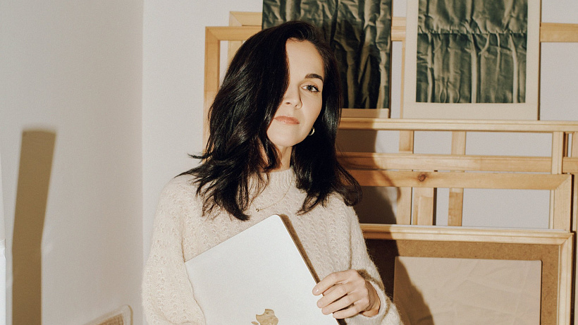 Monika Žáková měla už odmalička jasno, že se bude živit uměním. Její cílevědomost a precizní přístup k práci vyústil v unikátní techniku, kterou tvoří díla, jež k sobě v posledních letech přitahují zaslouženou pozornost.