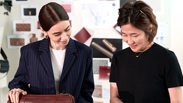 Cartier navrhl kabelku speciálně pro Lily Collins