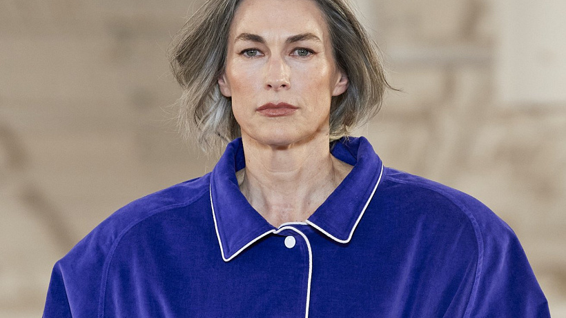 TAHLE BRANŽE JE PRO 40+Poslední sezona fashion weeků odhalila jeden velice pozitivní aspekt – na přehlídkových molech se konečně objevuje více starších modelek. Není však předčasné se radovat, že móda konečně „zmoudřela“?