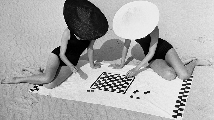 Až 200× za den kontrolujeme telefon. Dobrovolně měníme čas spánku za čas strávený ve virtuálním prostředí. Potřeba být online se pro nás stala drogou. Jak z toho ven?