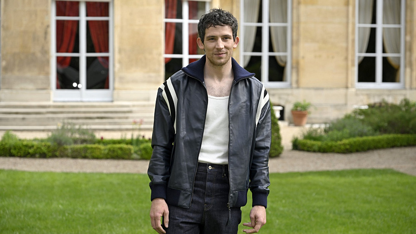 Bude novým Jamesem Bondem Josh O’Connor?