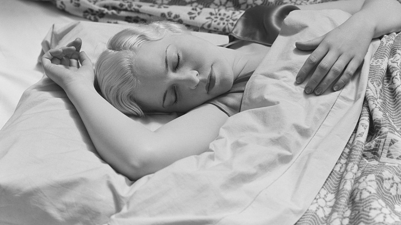 Bílý šum vs. ticho: Co je lepší pro spánek?