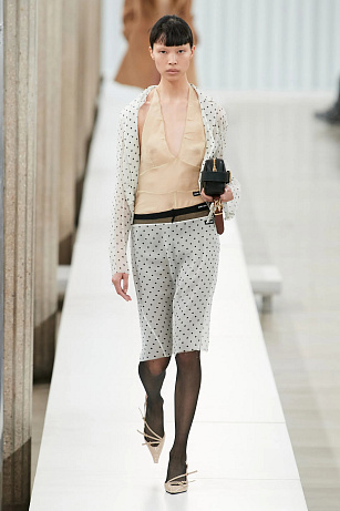 Spodní prádlo vně kalhot je zpět #Why(not)