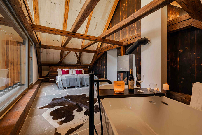 Jedinečné místo v srdci Žďárských vrchů, Blatiny 11, nabízí místo, kde se propojila historie a moderní styl v přirozené atmosféře přírody.