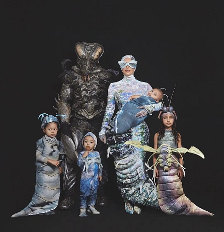 Kardashian-West rodina jako červy