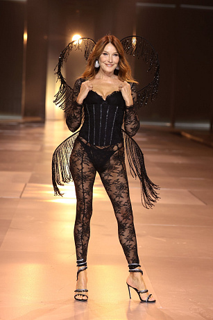 Carla Bruni na Victoria's Secret show 2024