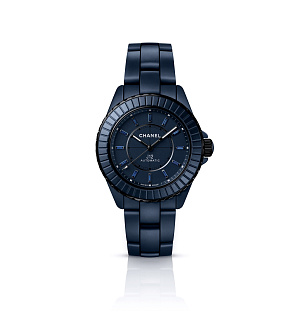 J12 BLEU Caliber 12.1 38 MM, CHANEL Limitovaná edice. Ikonický model v námořnickém tónu s automatickým strojkem.
