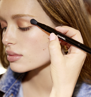 Chanel Cruise 2026, Lago di Como backstage beauty