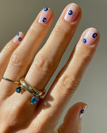 Nail trend: polka dot