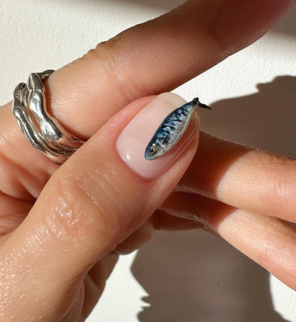 Nail trend: nail piercing, 3D ozdoby