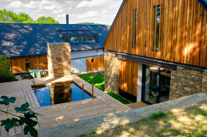 Zlaté slunce nám ještě dopřává posledních pár týdnů svých hřejivých paprsků a doslova vyzývá k víkendovému dobrodružství, které završí letošní sezónu v tom nejlepším.