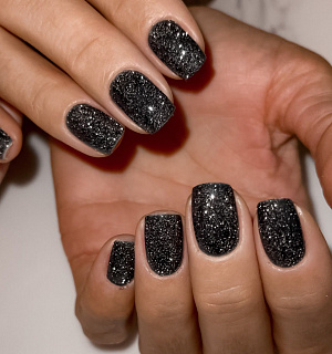 Nail trend: sametové nehty