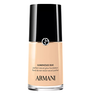 GIORGIO ARMANI Luminous Silk make-up Dostupnost: parfumerie Cena: 1 600 Kč