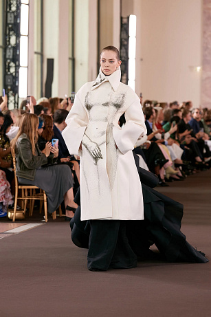 Haute couture kolekce Schiaparelli podzim 2023