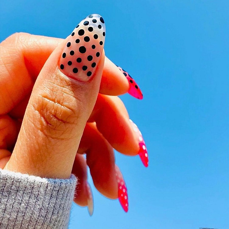 Nail trend: polka dot