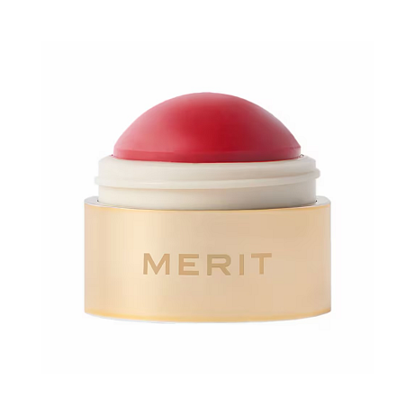 MERIT BEAUTYMERIT BEAUTY Flush Balm – Odlehčená krémová tvářenka v tyčince pro přirozený vzhledDostupnost: SephoraCena: 920 Kč