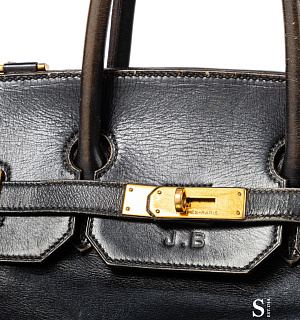 Do aukce míří první kabelka Birkin: Originál, který nosila Jane Birkin