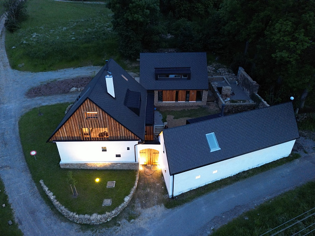 Zlaté slunce nám ještě dopřává posledních pár týdnů svých hřejivých paprsků a doslova vyzývá k víkendovému dobrodružství, které završí letošní sezónu v tom nejlepším.