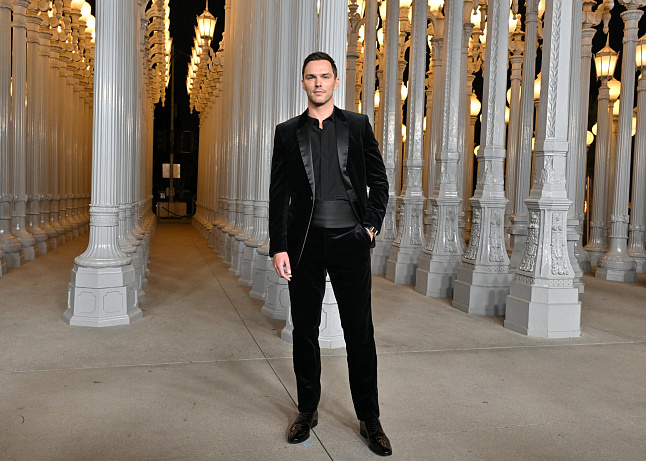 Nicholas Hoult na LACMA gala 2024,