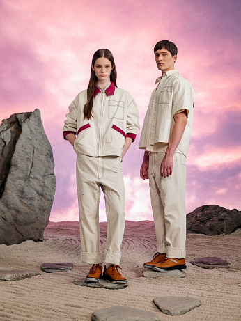 Jan Société představuje uniformy pro český národní pavilon na EXPO 2025 v Ósace.