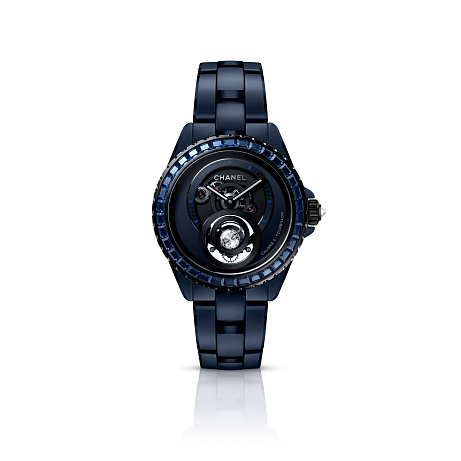 J12 BLEU DIAMOND TOURBILLON, CHANEL Limitováno na 55 kusů. Haute horlogerie s diamantem ve středu.