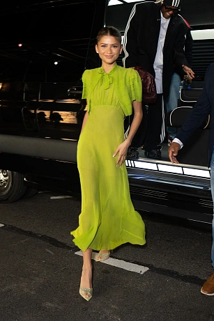 Zendaya ve vintage šatech z Sweet Disorder Vintage na press tour filmu The Challengers