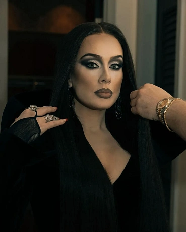 Adele jako Morticia Addams