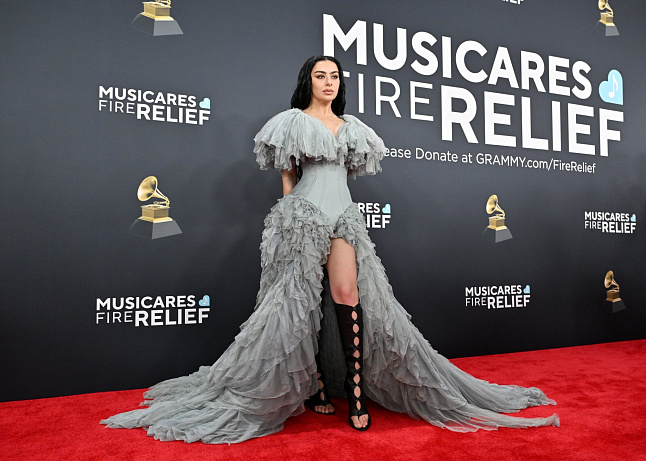 Charli XCX róbě domu Jeana-Paula Gaultiera