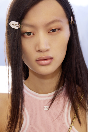 Chanel Cruise 2026, Lago di Como backstage beauty