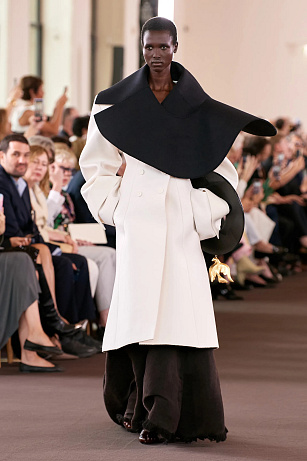 Haute couture kolekce Schiaparelli podzim 2023