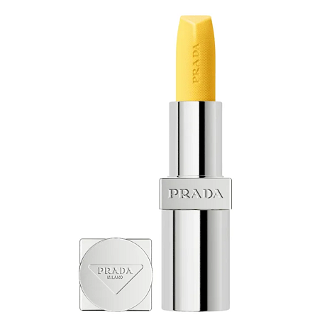 PRADA BEAUTY  Balzám na rty Hydrating Lip Balm in Banana Yellow  Dostupnost: vybrané parfumerie  Cena: 1 046 Kč