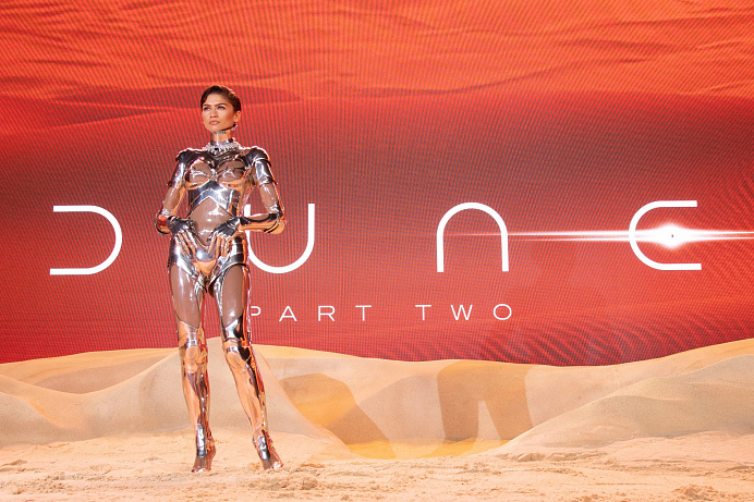 Zendaya v na premiéře Dune 2 v archivním kusu Mugler