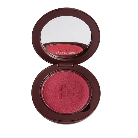 FARA HOMIDI Fara Homidi Essential Blonzer Compact – Jemné pudrové tvářenky s ultra krémovou texturou a soft-matným finišem Dostupnost: Niche Beauty Cena: 2 020 Kč